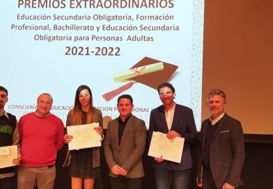 Nuestros alumnos Ana Fernández Martínez y Jesús González Abril, galardonados con el Premio Extraordinario de Formación Profesional y el Premio Extraordinario de Bachillerato
